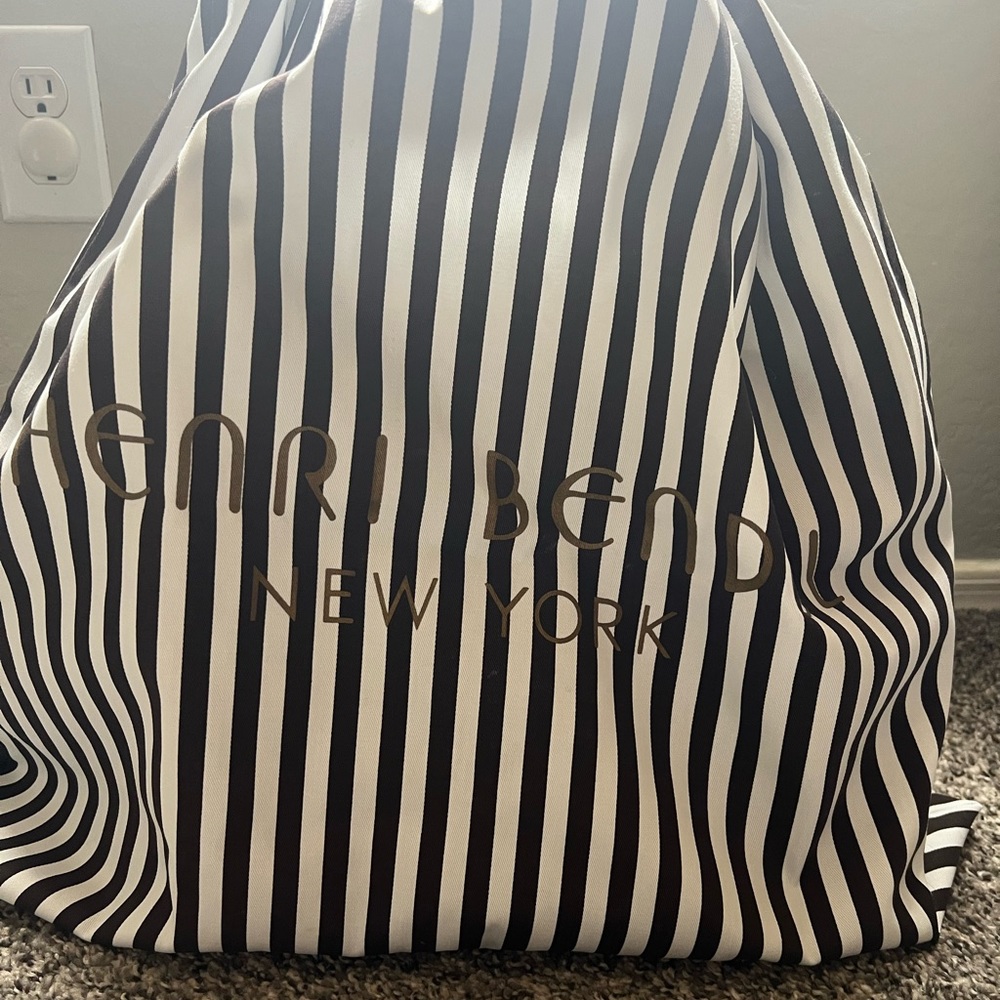 Black leather Henri Bendel bag good condition - Picture 3 of 11